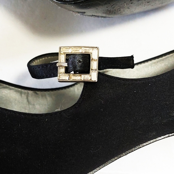 Womens Vintage Black Crystal Accent Strap Faux Suede High Heel Shoe Size 9M - Picture 3 of 8